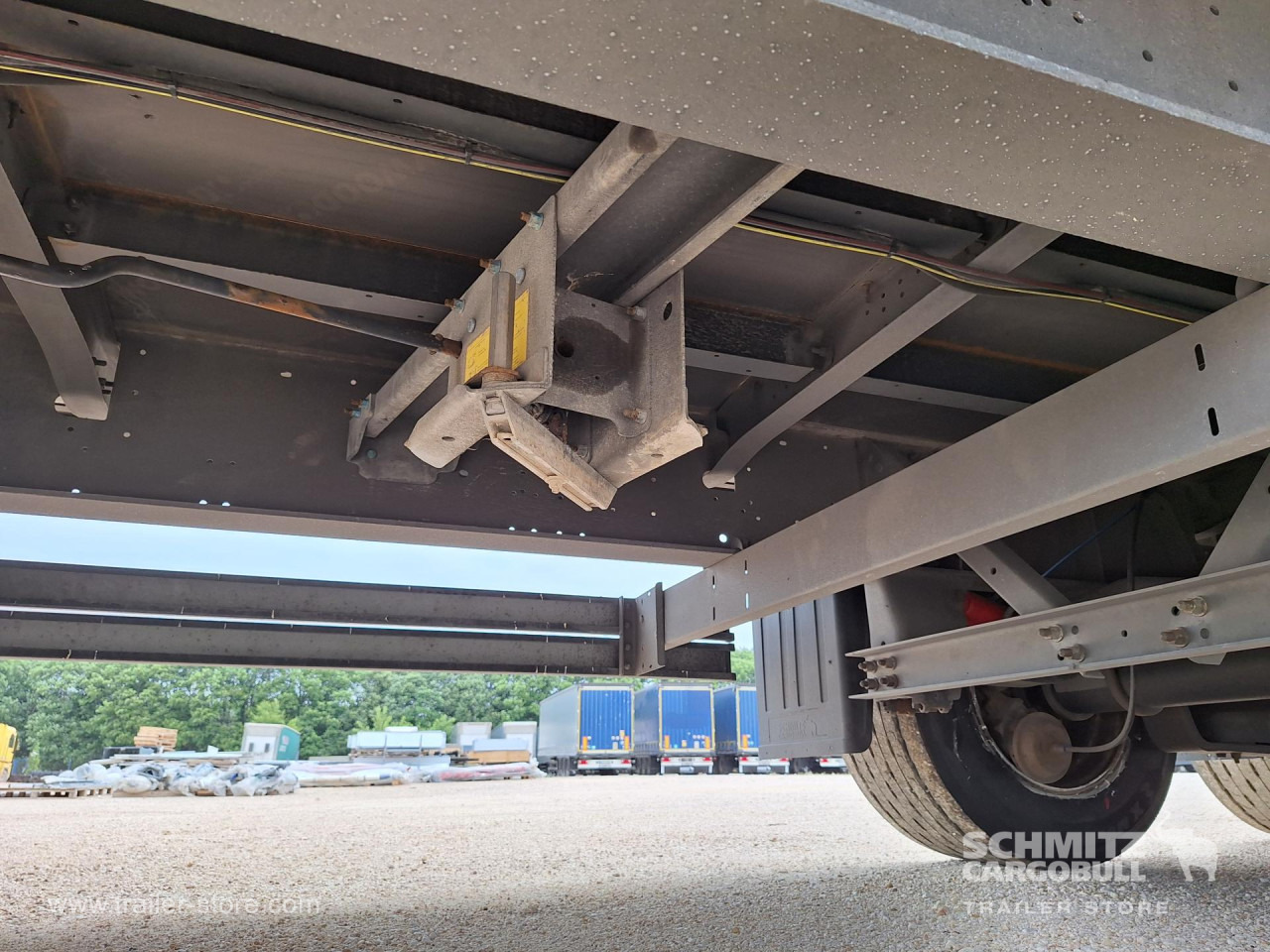 SCHMITZ Curtainsider Mega - Gardintrailer: bilde 3 SCHMITZ Curtainsider Mega - Gardintrailer: bilde 3