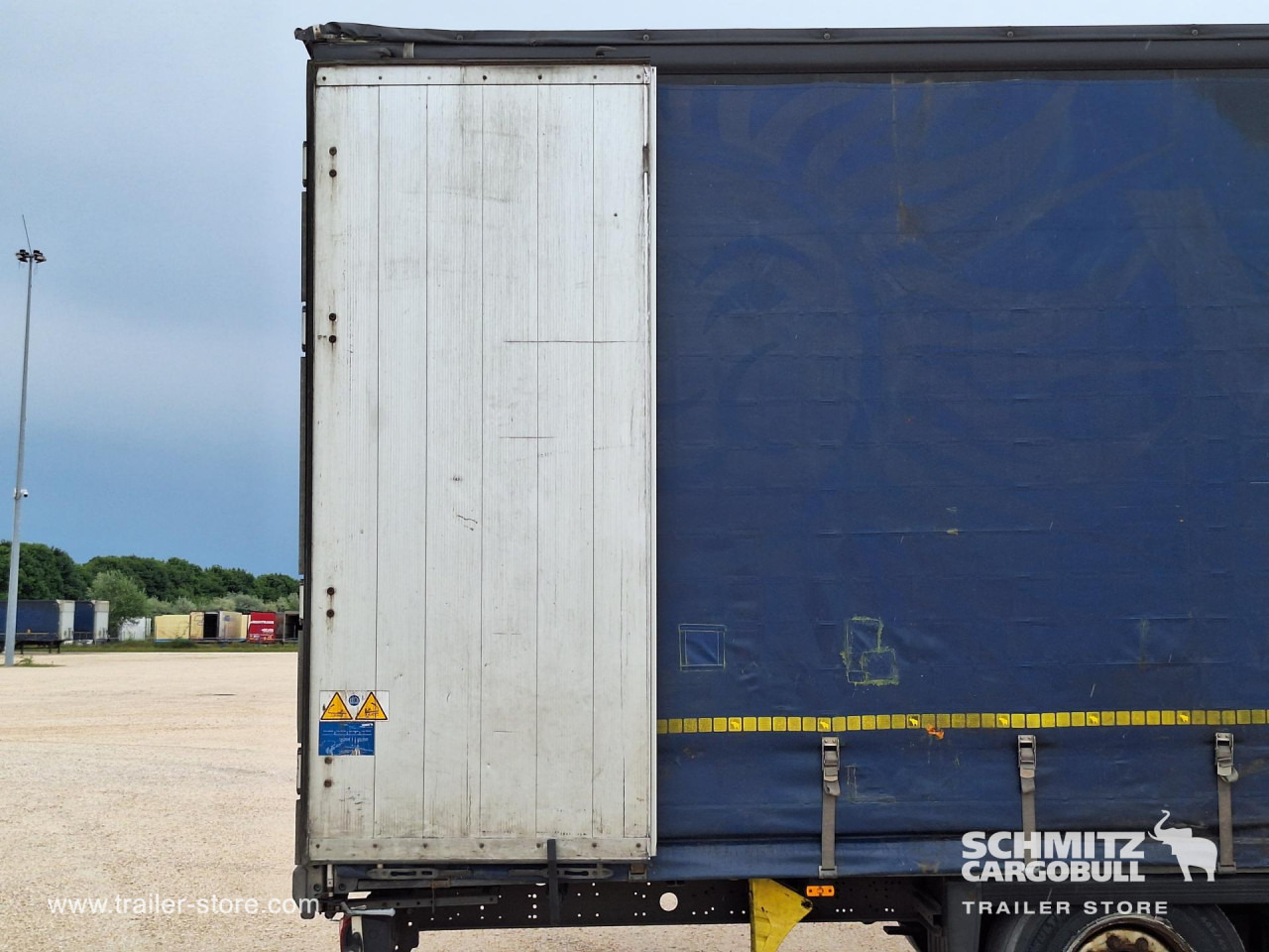 SCHMITZ Curtainsider Mega - Gardintrailer: bilde 4 SCHMITZ Curtainsider Mega - Gardintrailer: bilde 4