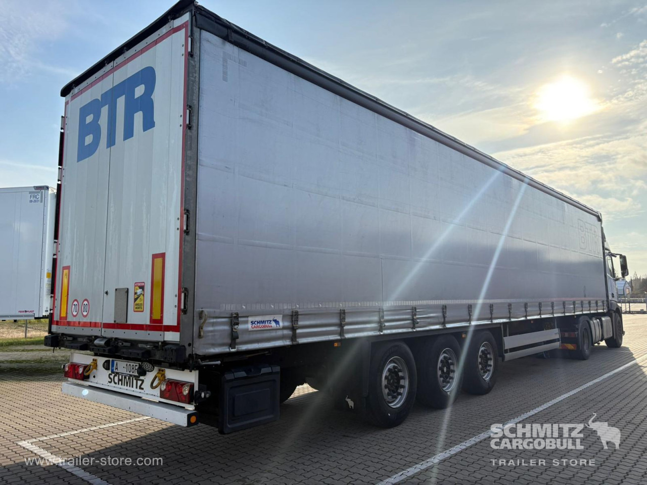 SCHMITZ Curtainsider Standard - Gardintrailer: bilde 1 SCHMITZ Curtainsider Standard - Gardintrailer: bilde 1