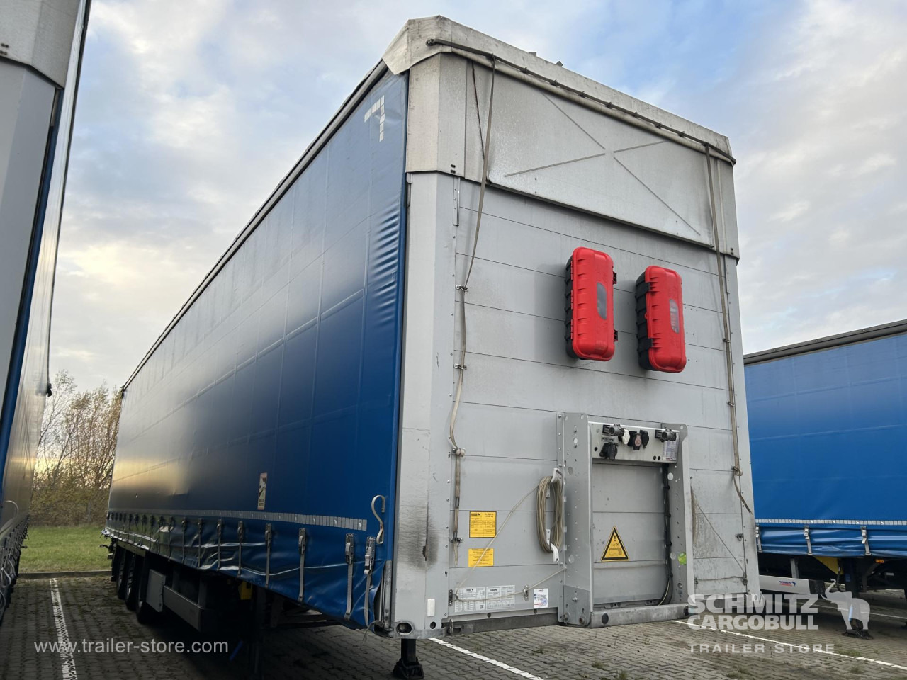 SCHMITZ Curtainsider Mega - Gardintrailer: bilde 1 SCHMITZ Curtainsider Mega - Gardintrailer: bilde 1