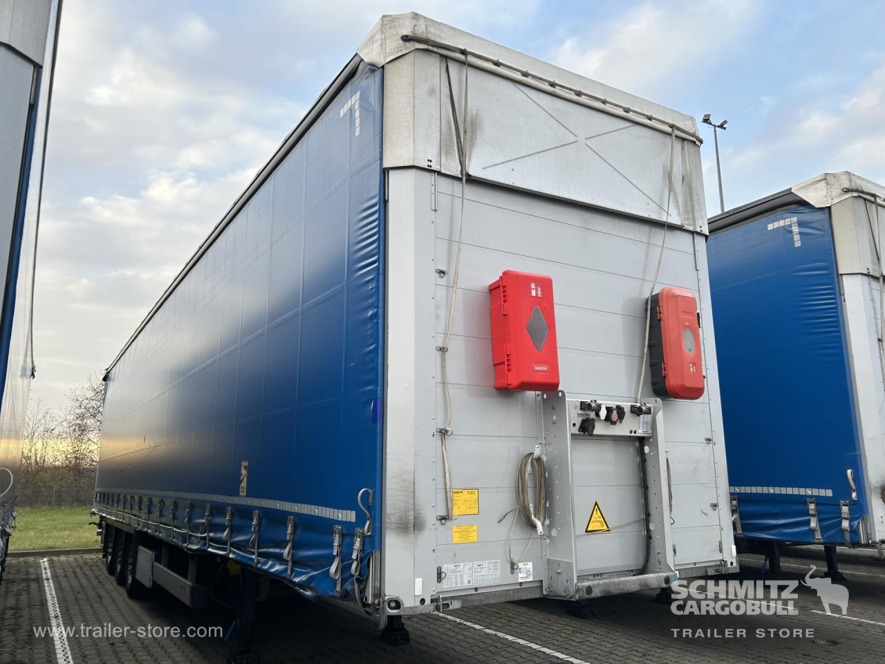 SCHMITZ Curtainsider Mega - Gardintrailer: bilde 1 SCHMITZ Curtainsider Mega - Gardintrailer: bilde 1