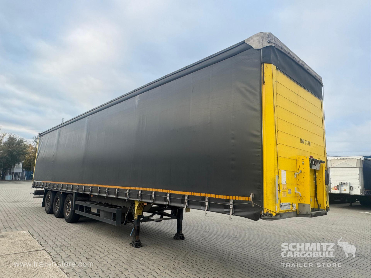 SCHMITZ Curtainsider Standard - Gardintrailer: bilde 1 SCHMITZ Curtainsider Standard - Gardintrailer: bilde 1