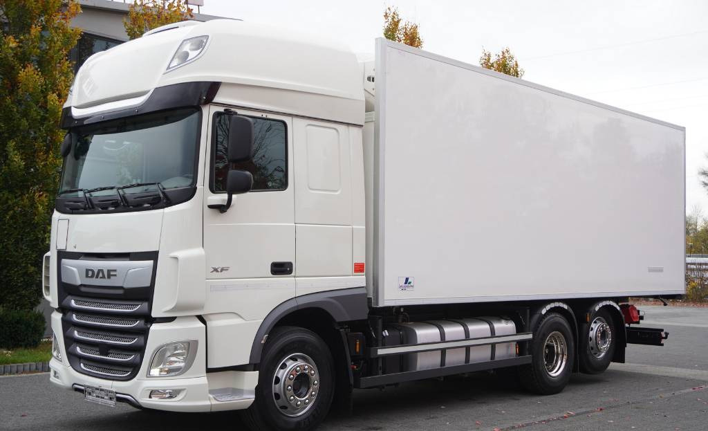 DAF XF 450 6×2 E6 / Refrigerator Lacapitaine / ATP/FRC to 2027 / 18 pallets - Lastebil med kjøl: bilde 1 DAF XF 450 6×2 E6 / Refrigerator Lacapitaine / ATP/FRC to 2027 / 18 pallets - Lastebil med kjøl: bilde 1