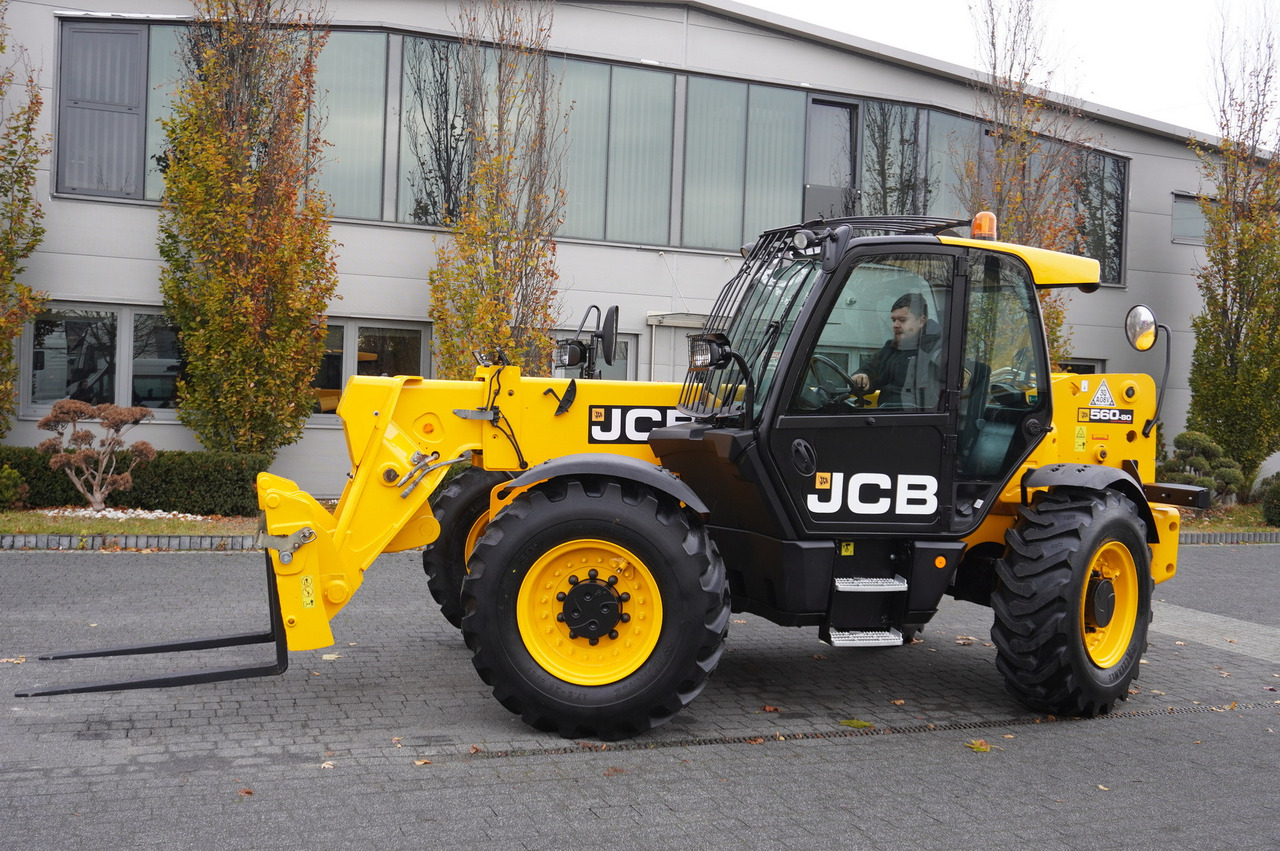 JCB 560-80 / 6 ton lifting capacity / power 146 HP - Teleskophjullaster: bilde 4 JCB 560-80 / 6 ton lifting capacity / power 146 HP - Teleskophjullaster: bilde 4