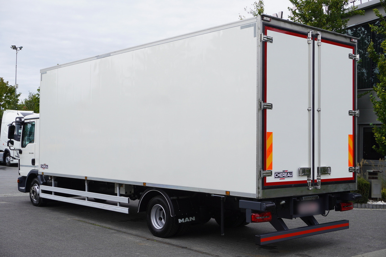 MAN TGL 12.190 / CHEREAU Refrigerator 18 PAL multitemperature / Thermoking T-1200R / 100,000 km - Lastebil med kjøl: bilde 4 MAN TGL 12.190 / CHEREAU Refrigerator 18 PAL multitemperature / Thermoking T-1200R / 100,000 km - Lastebil med kjøl: bilde 4