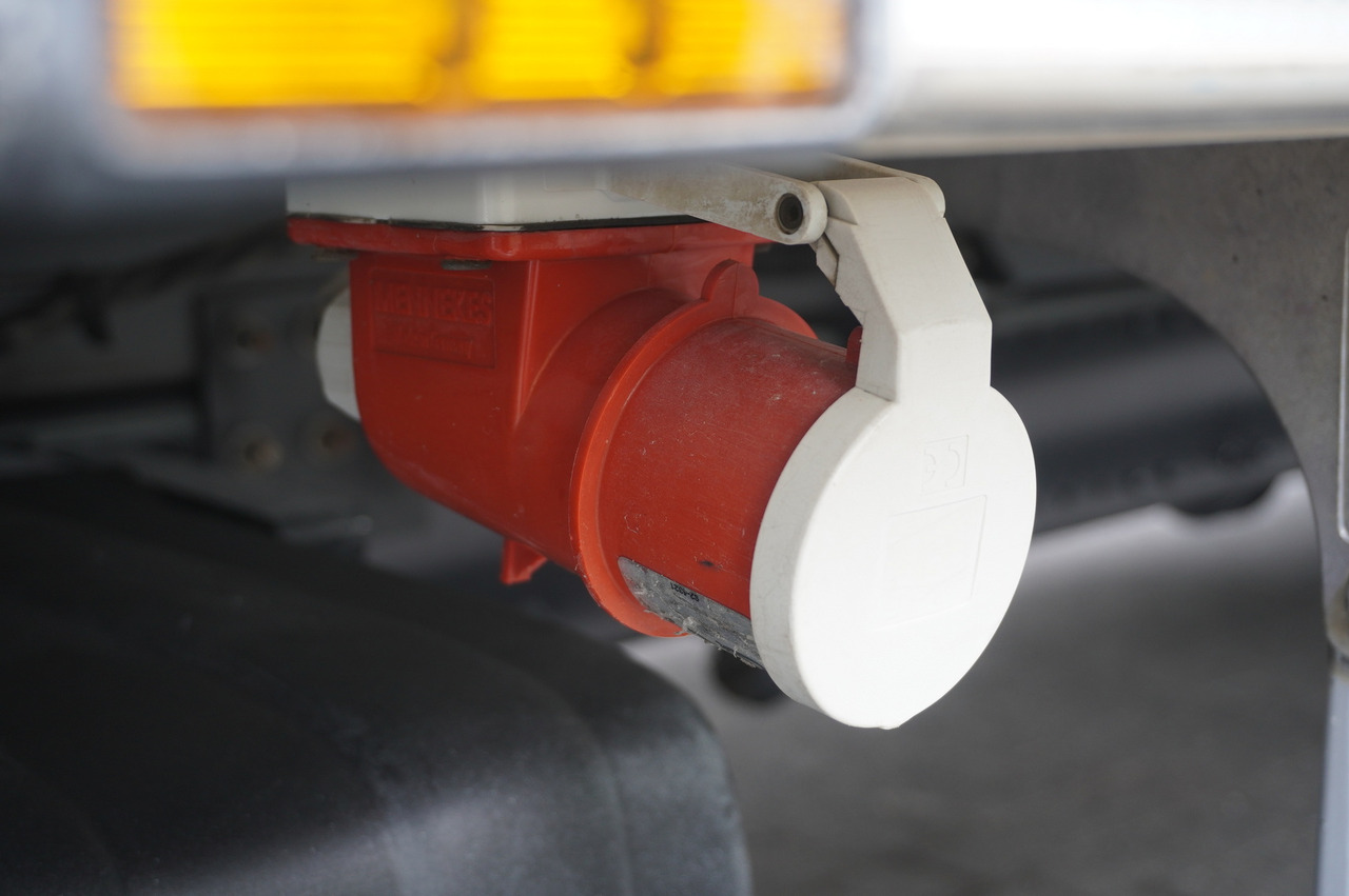 Leie MAN TGL 12.190 / CHEREAU Refrigerator 18 PAL multitemperature / Thermoking T-1200R / 100,000 km MAN TGL 12.190 / CHEREAU Refrigerator 18 PAL multitemperature / Thermoking T-1200R / 100,000 km: bilde 11