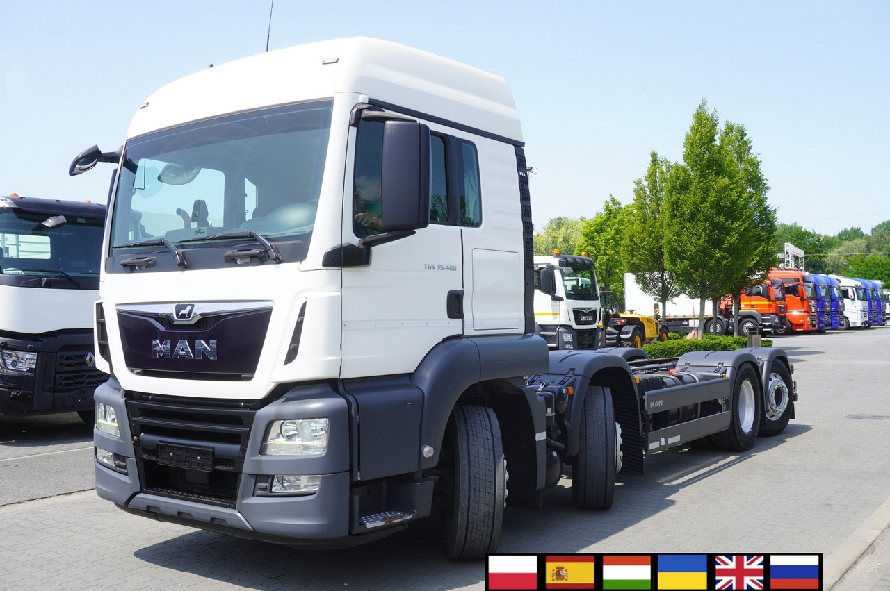MAN TGS 35.420 8x2 / Chassis 6.4 m / 3 steered axles - Chassis lastebil: bilde 1 MAN TGS 35.420 8x2 / Chassis 6.4 m / 3 steered axles - Chassis lastebil: bilde 1