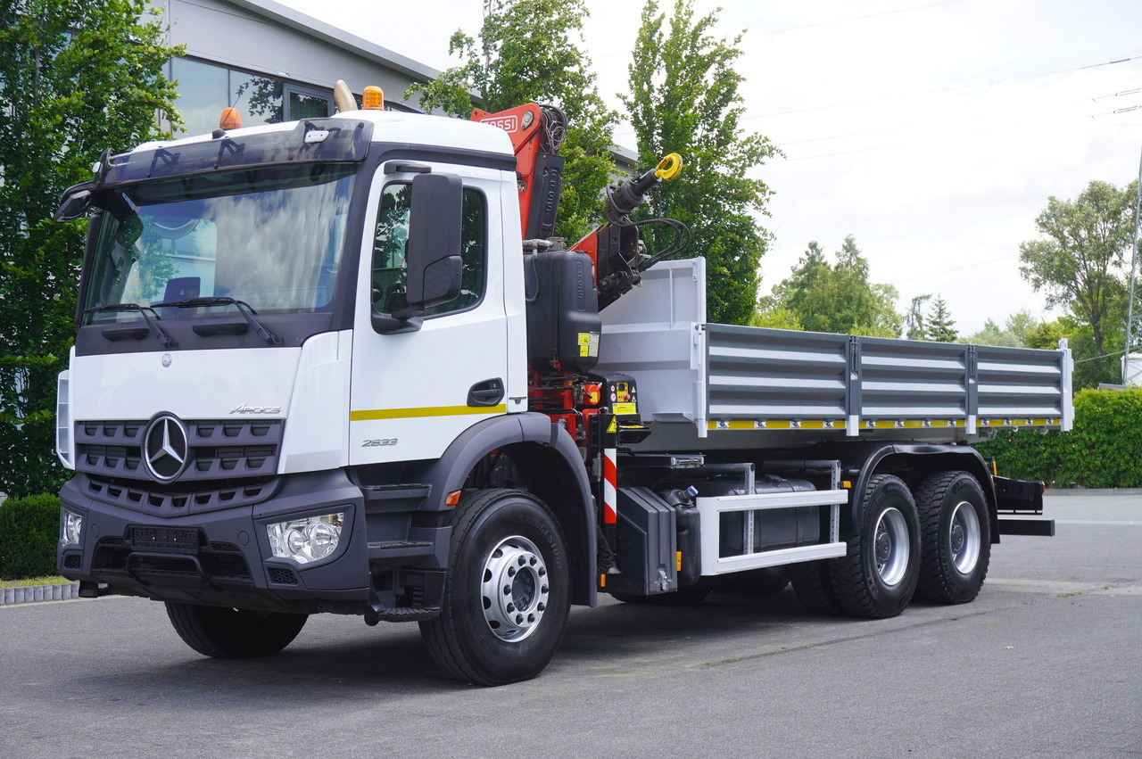 MERCEDES-BENZ AROCS 2633 6x4 / 5.5 T crane FASSI F135 / Tipper 15 EPAL - Kranbil: bilde 2 MERCEDES-BENZ AROCS 2633 6x4 / 5.5 T crane FASSI F135 / Tipper 15 EPAL - Kranbil: bilde 2