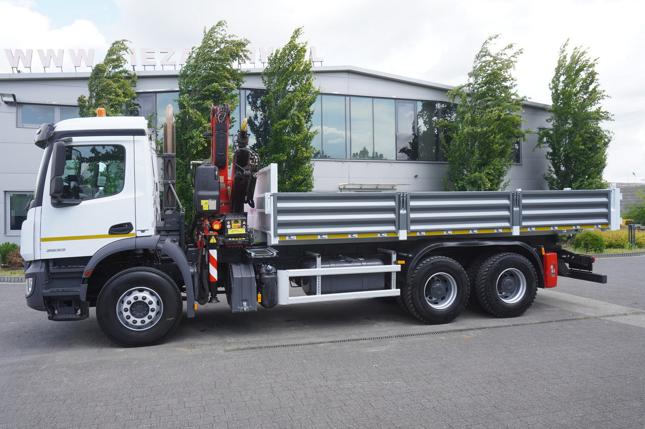 MERCEDES-BENZ AROCS 2633 6x4 / 5.5 T crane FASSI F135 / Tipper 15 EPAL - Planbil, Kranbil: bilde 3 MERCEDES-BENZ AROCS 2633 6x4 / 5.5 T crane FASSI F135 / Tipper 15 EPAL - Planbil, Kranbil: bilde 3
