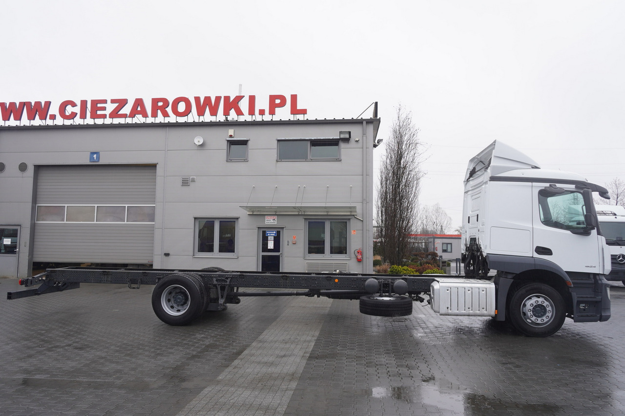 MERCEDES-BENZ Actros 1824 / 9.1 m chassis / sleeping cabin - Chassis lastebil: bilde 2 MERCEDES-BENZ Actros 1824 / 9.1 m chassis / sleeping cabin - Chassis lastebil: bilde 2