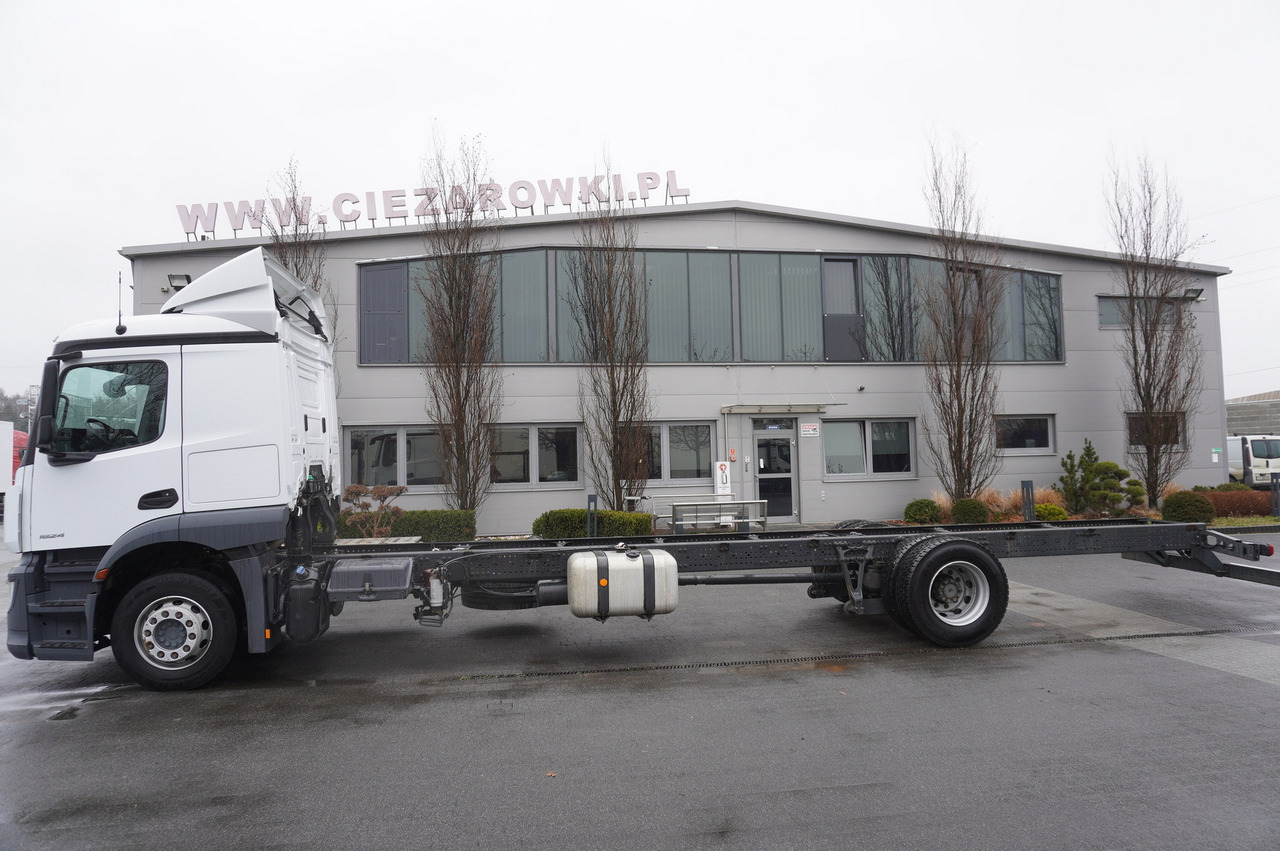 MERCEDES-BENZ Actros 1824 / 9.1 m chassis / sleeping cabin - Chassis lastebil: bilde 2 MERCEDES-BENZ Actros 1824 / 9.1 m chassis / sleeping cabin - Chassis lastebil: bilde 2
