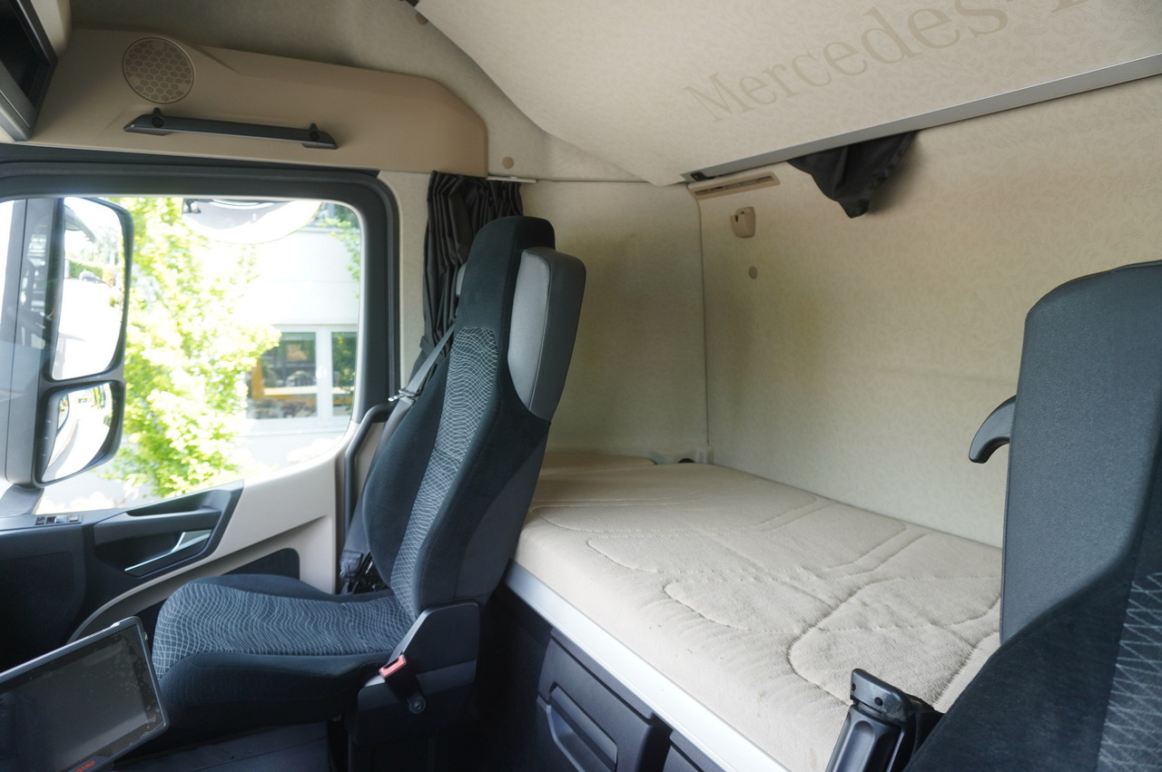 Leie MERCEDES-BENZ Actros 2542 / NEW tow truck / steered 3rd axle MERCEDES-BENZ Actros 2542 / NEW tow truck / steered 3rd axle: bilde 22 Leie MERCEDES-BENZ Actros 2542 / NEW tow truck / steered 3rd axle MERCEDES-BENZ Actros 2542 / NEW tow truck / steered 3rd axle: bilde 22