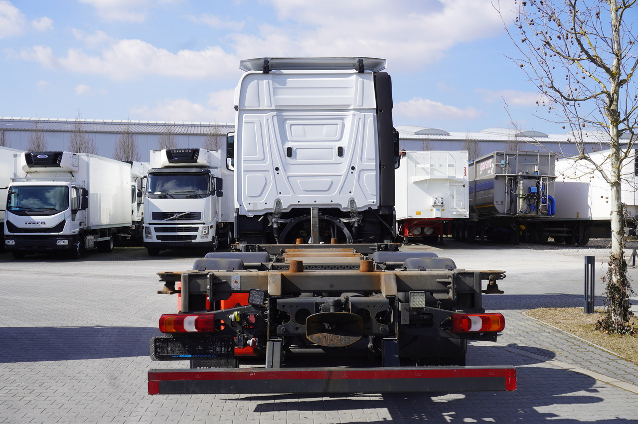 MERCEDES-BENZ Actros 2543 / BDF / Retarder / sleeping cabin - Container-transport/ Vekselflak lastebil: bilde 5 MERCEDES-BENZ Actros 2543 / BDF / Retarder / sleeping cabin - Container-transport/ Vekselflak lastebil: bilde 5