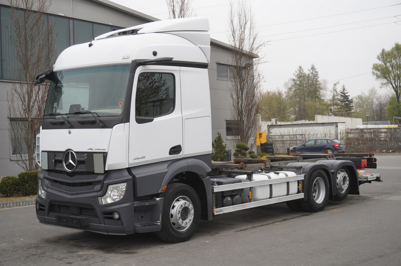 MERCEDES-BENZ Actros 2545 6×2 MP5 / ADR AT - Container-transport/ Vekselflak lastebil: bilde 1 MERCEDES-BENZ Actros 2545 6×2 MP5 / ADR AT - Container-transport/ Vekselflak lastebil: bilde 1