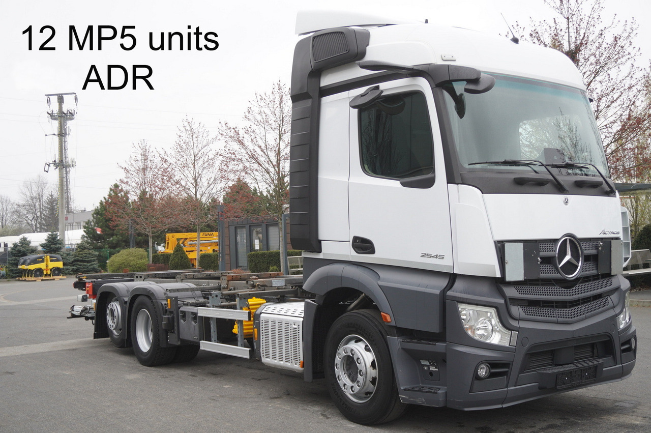 MERCEDES-BENZ Actros 2545 6×2 MP5 / ADR / several units - Container-transport/ Vekselflak lastebil: bilde 1 MERCEDES-BENZ Actros 2545 6×2 MP5 / ADR / several units - Container-transport/ Vekselflak lastebil: bilde 1