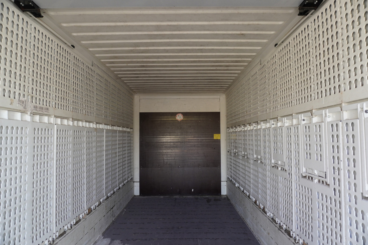 MERCEDES-BENZ Actros 2545 MP5 / KRONE 18 EPAL box body / ADR AT - Lastebil med kjøl: bilde 4 MERCEDES-BENZ Actros 2545 MP5 / KRONE 18 EPAL box body / ADR AT - Lastebil med kjøl: bilde 4