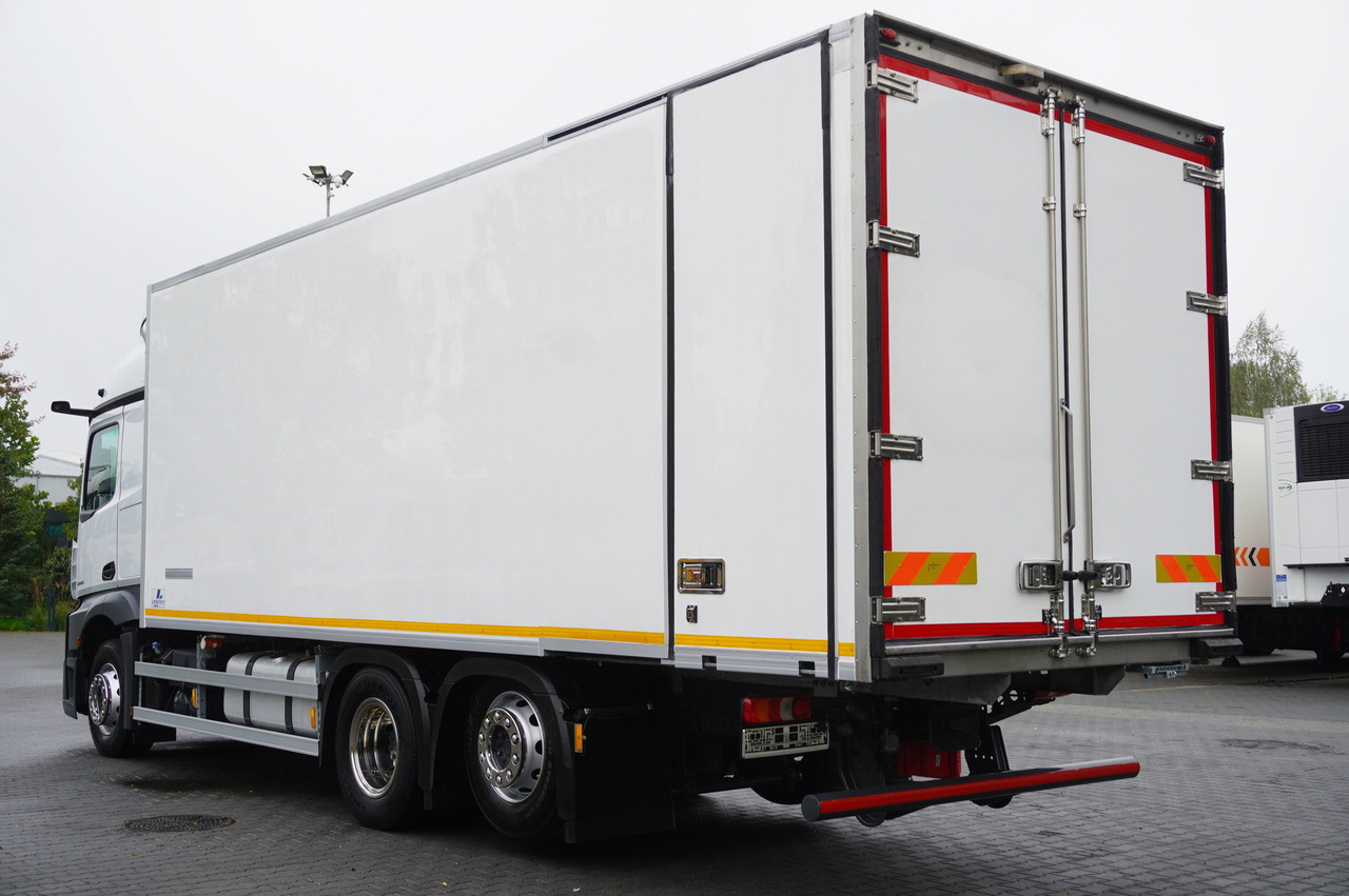 MERCEDES-BENZ Actros 2545 MP5 / Lecapitaine 18 EPAL refrigerator / Bitemperature / Carrier Supra 850 MT / ADR AT - Lastebil med kjøl: bilde 3 MERCEDES-BENZ Actros 2545 MP5 / Lecapitaine 18 EPAL refrigerator / Bitemperature / Carrier Supra 850 MT / ADR AT - Lastebil med kjøl: bilde 3