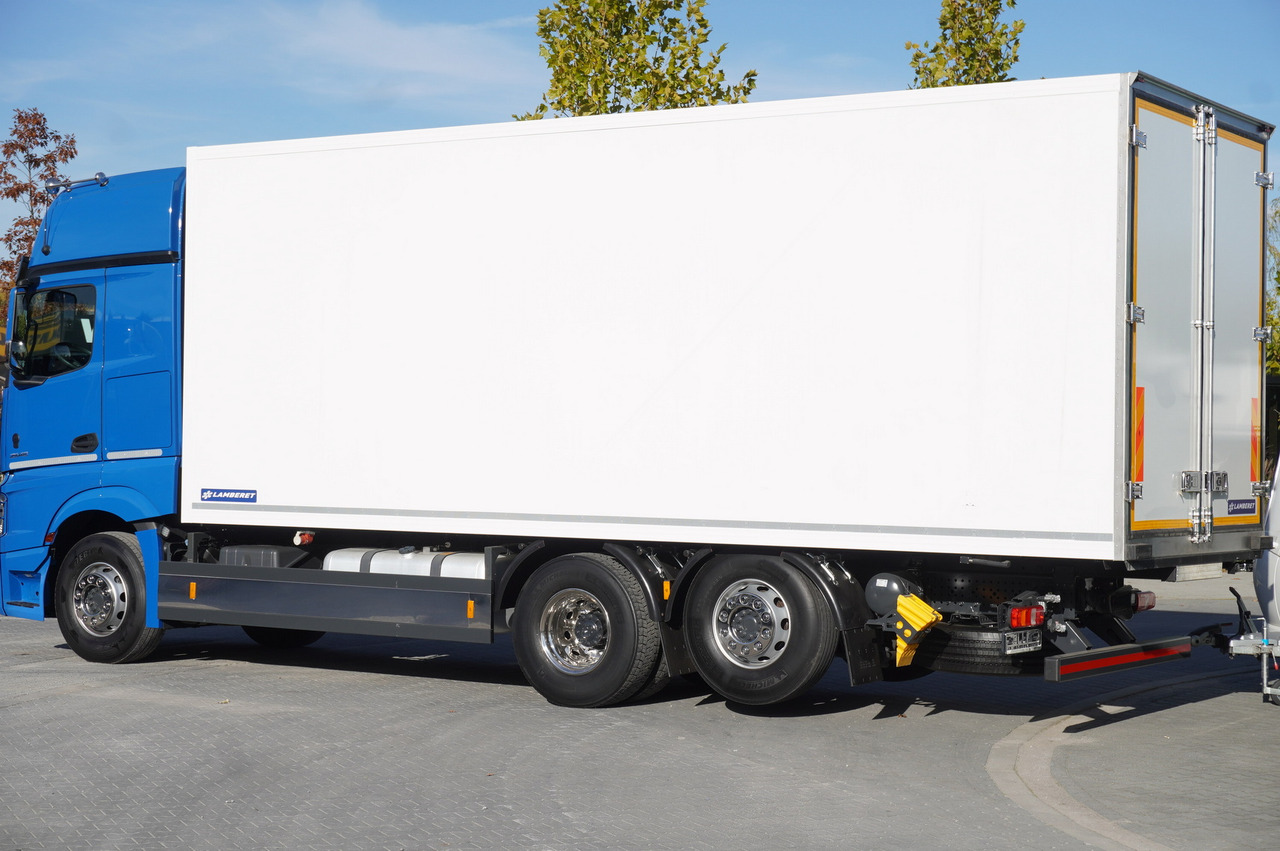MERCEDES-BENZ Actros 2548 E6 / GIGA / Cab Lounge chair / Lamberet Refrigerator / Carrier Supra 950 - Lastebil med kjøl: bilde 4 MERCEDES-BENZ Actros 2548 E6 / GIGA / Cab Lounge chair / Lamberet Refrigerator / Carrier Supra 950 - Lastebil med kjøl: bilde 4