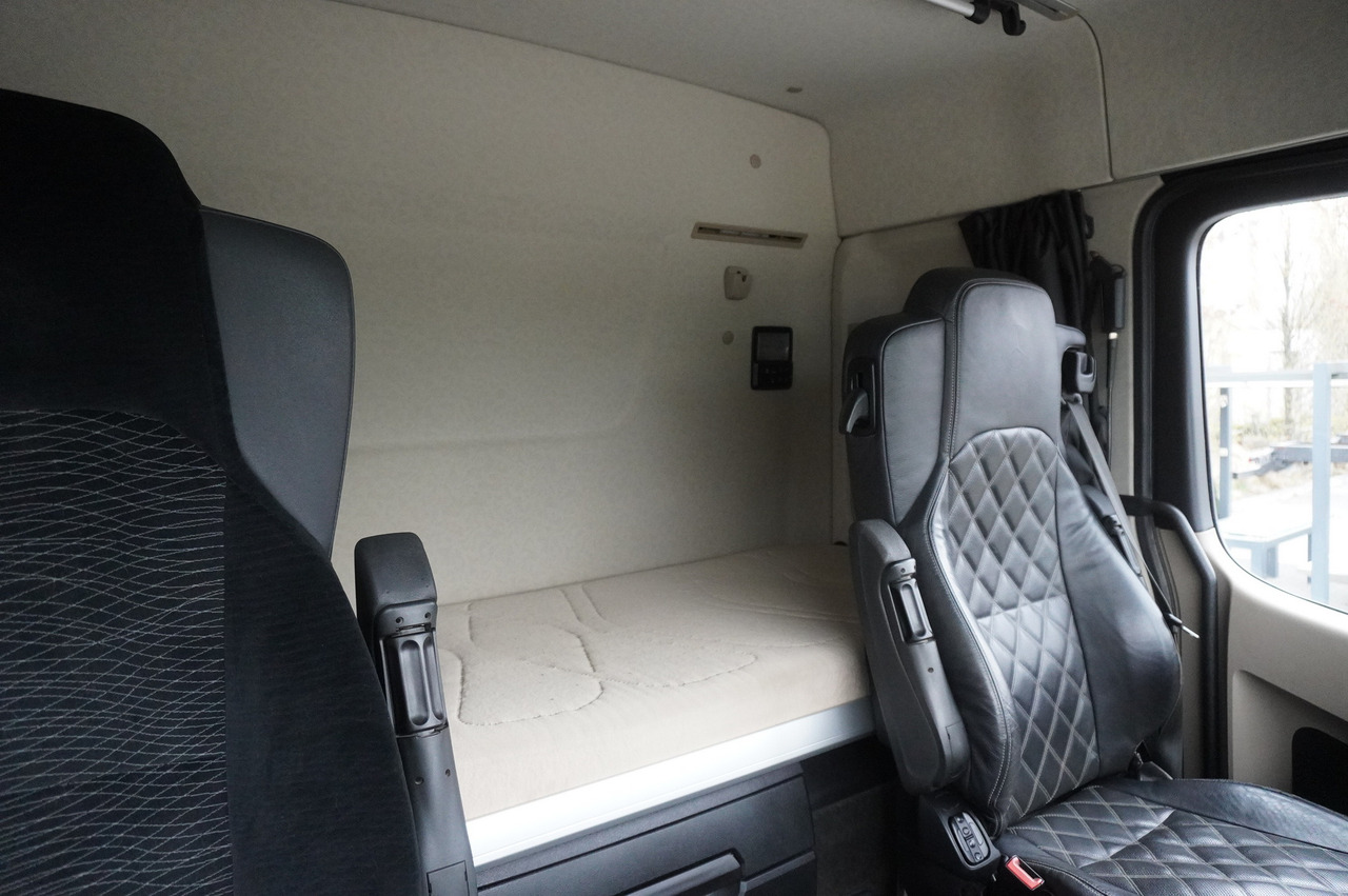 Planbil MERCEDES-BENZ Actros 3563 8x4 / Tipper for grain 20 t load capacity: bilde 34