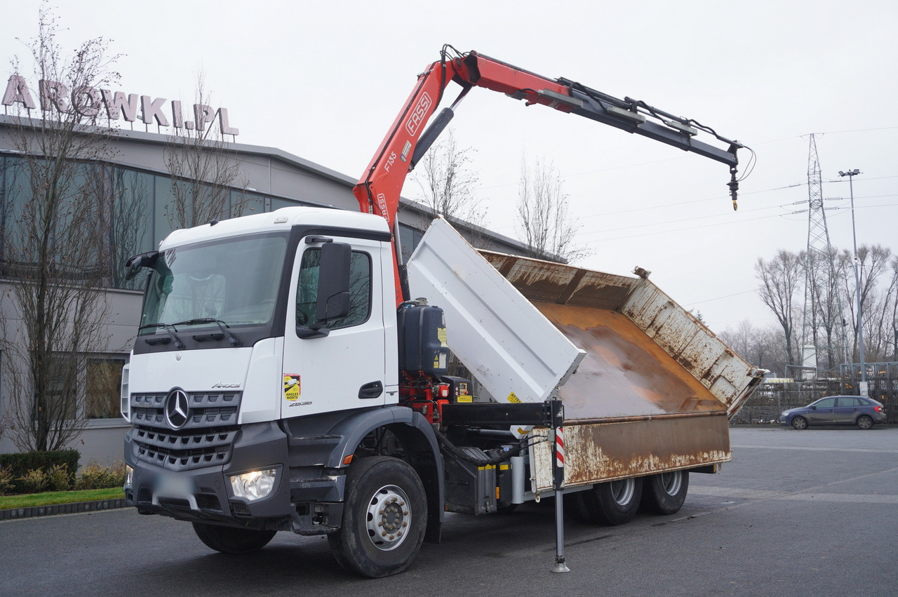 Kranbil MERCEDES-BENZ Arocs 2636 6x4 / 2-way tipper / Fassi F135A.0.23 / remote control / Rotator: bilde 10