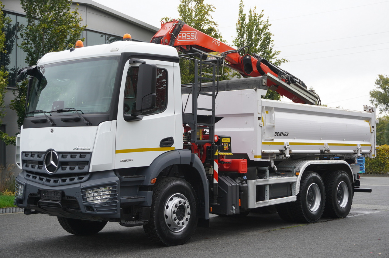 MERCEDES-BENZ Arocs 2636 6x4 / Fassi F175 / 7.7 t / 10 m / 2-side tipper / Bortmatic - Kranbil: bilde 2 MERCEDES-BENZ Arocs 2636 6x4 / Fassi F175 / 7.7 t / 10 m / 2-side tipper / Bortmatic - Kranbil: bilde 2