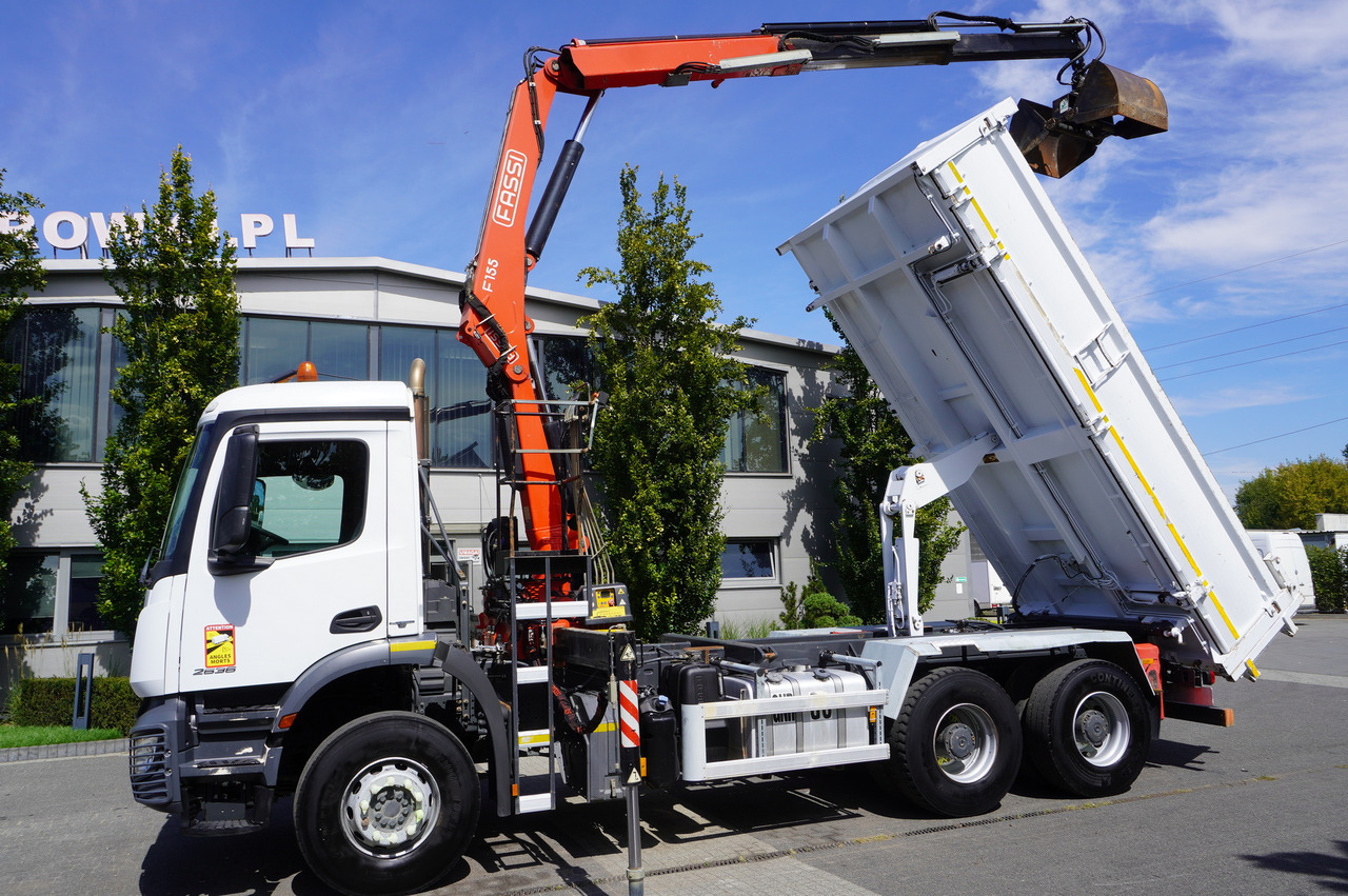 Kranbil MERCEDES-BENZ Arocs 2636 / 6x4 / HDS Fassi / 3-Way Tipper / Bortmatic: bilde 8