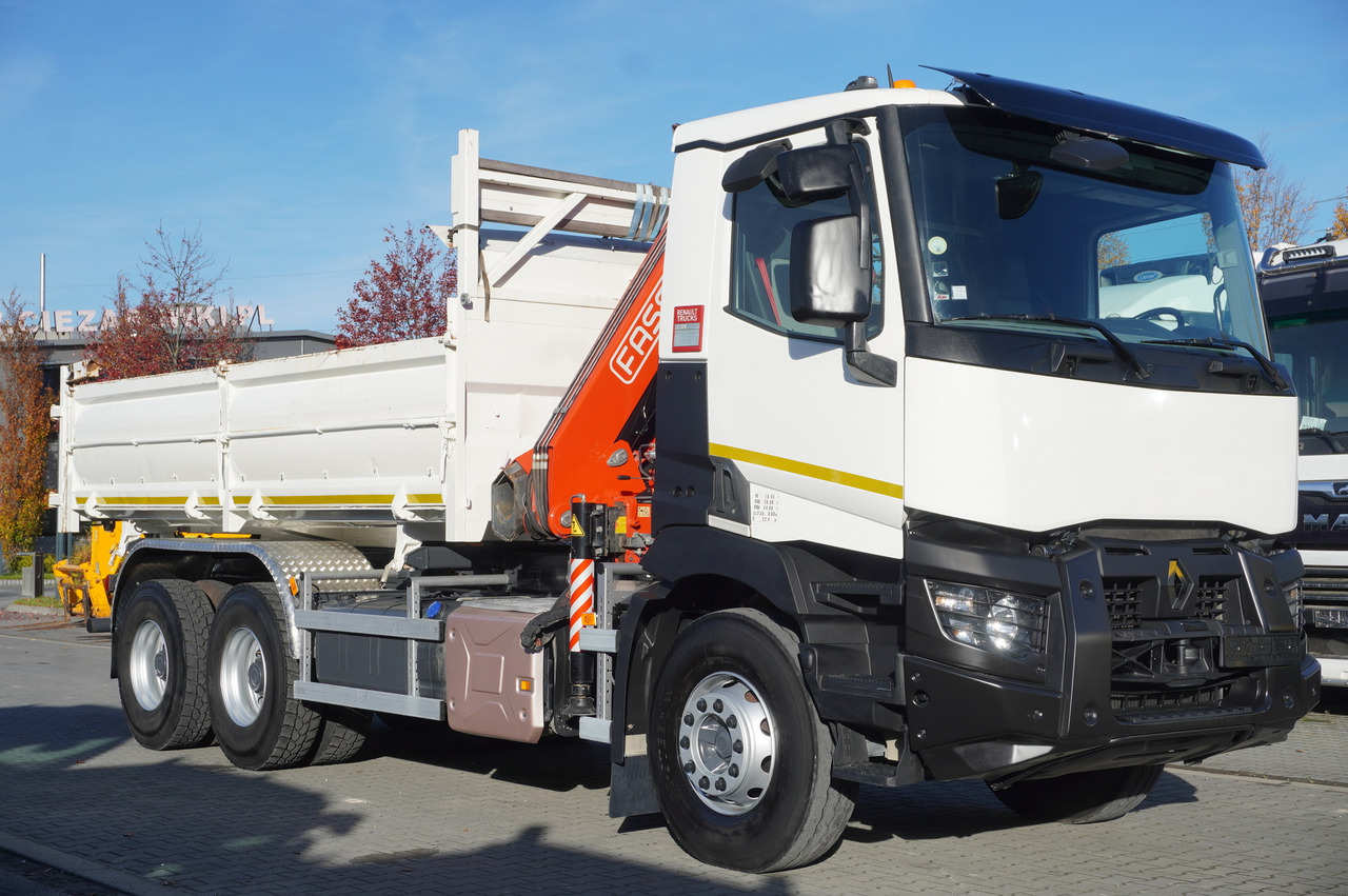 RENAULT C380 E6 6×4 / HDS Fassi F135 2700 MTH / Range 8 m / 5.6 t lifting capacity / 3-side tipper / Bortmatic - Tippbil, Kranbil: bilde 2 RENAULT C380 E6 6×4 / HDS Fassi F135 2700 MTH / Range 8 m / 5.6 t lifting capacity / 3-side tipper / Bortmatic - Tippbil, Kranbil: bilde 2
