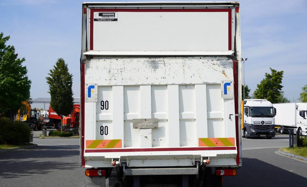 RENAULT Renault D12 E6 / Container 18 pallets / Lift - Skapbil: bilde 4 RENAULT Renault D12 E6 / Container 18 pallets / Lift - Skapbil: bilde 4