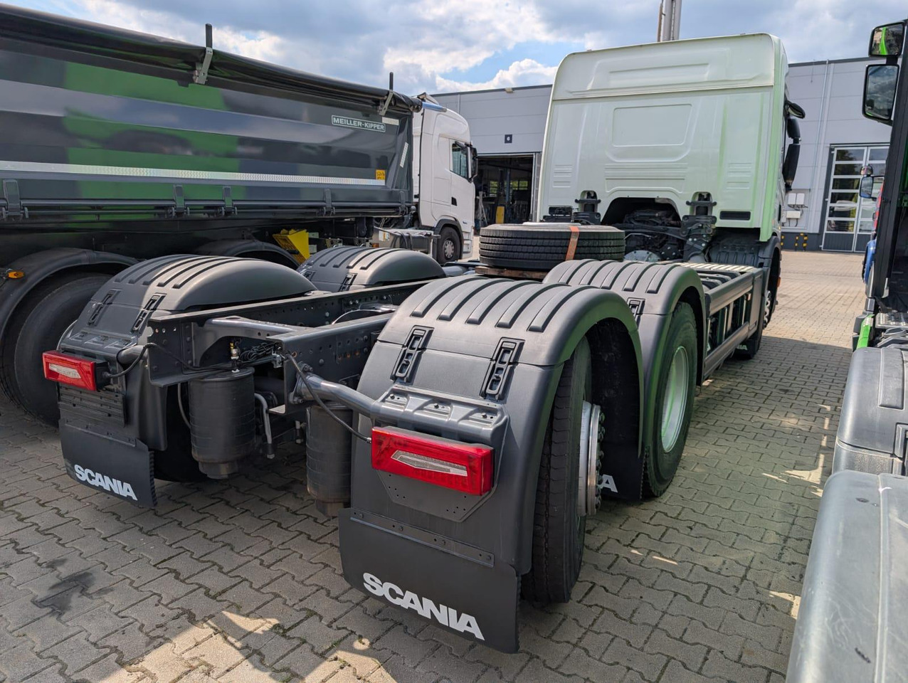 SCANIA P 340 B6x2*4NA / chassis frame / steering axle / CNG / large cab / 8 units - Chassis lastebil: bilde 3 SCANIA P 340 B6x2*4NA / chassis frame / steering axle / CNG / large cab / 8 units - Chassis lastebil: bilde 3