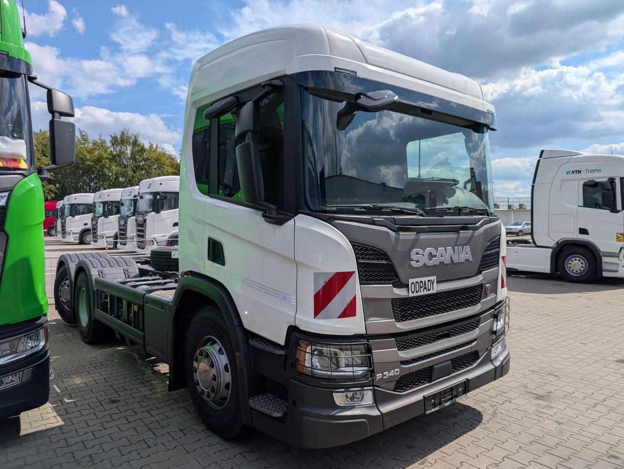 SCANIA P 340 B6x2*4NA / chassis frame / steering axle / CNG / large cab / 8 units - Chassis lastebil: bilde 2 SCANIA P 340 B6x2*4NA / chassis frame / steering axle / CNG / large cab / 8 units - Chassis lastebil: bilde 2