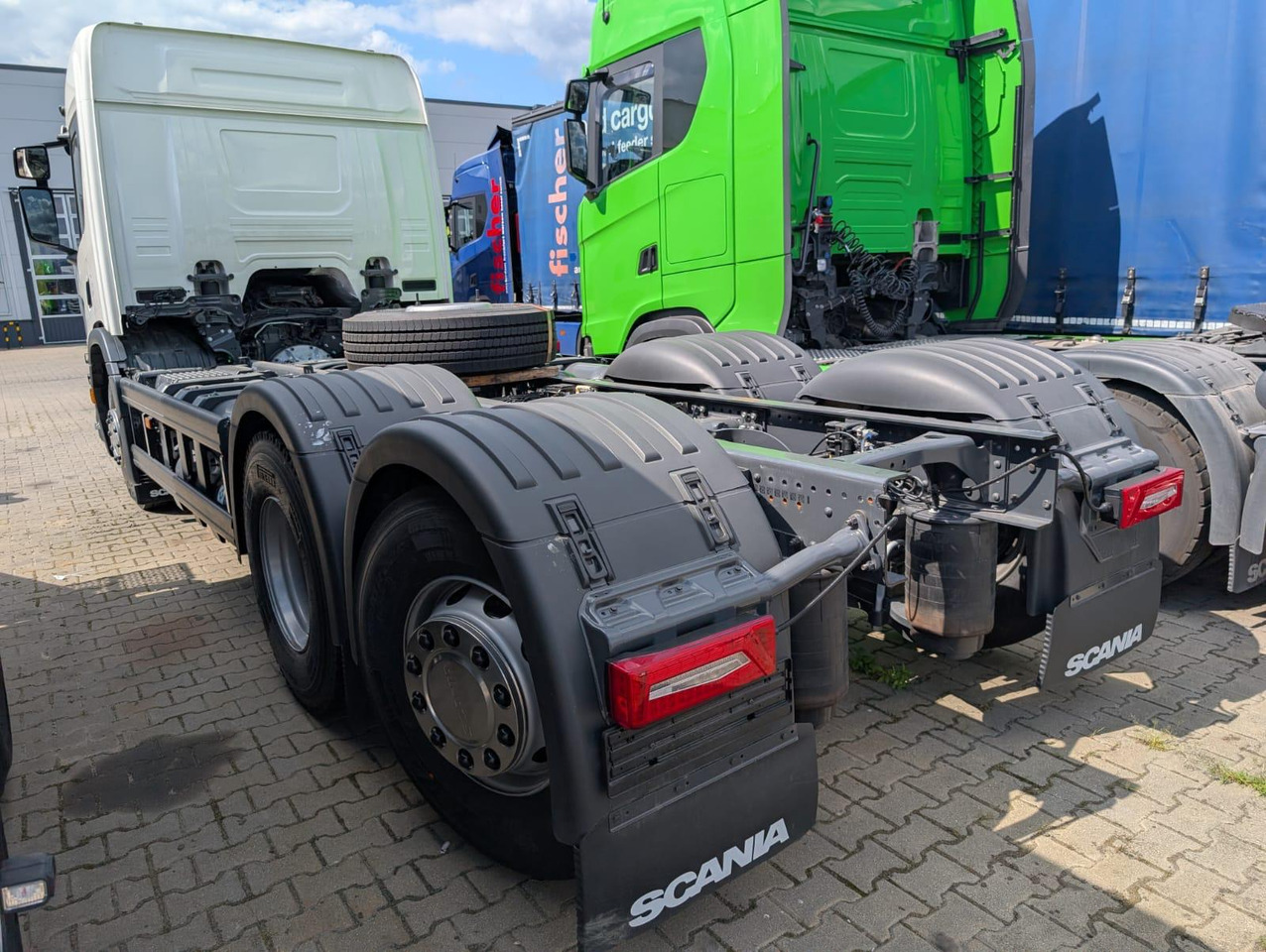SCANIA P 340 B6x2*4NA / chassis frame / steering axle / CNG / large cab / 8 units - Chassis lastebil: bilde 4 SCANIA P 340 B6x2*4NA / chassis frame / steering axle / CNG / large cab / 8 units - Chassis lastebil: bilde 4