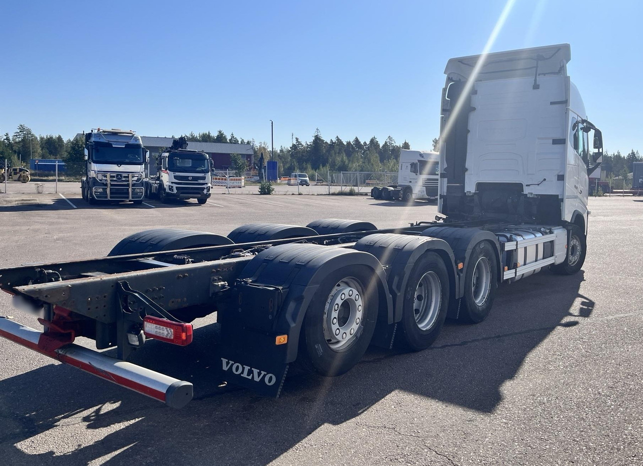 VOLVO FH 650 8x4 / Truck chassis / Sleeper cab - Chassis lastebil: bilde 3 VOLVO FH 650 8x4 / Truck chassis / Sleeper cab - Chassis lastebil: bilde 3