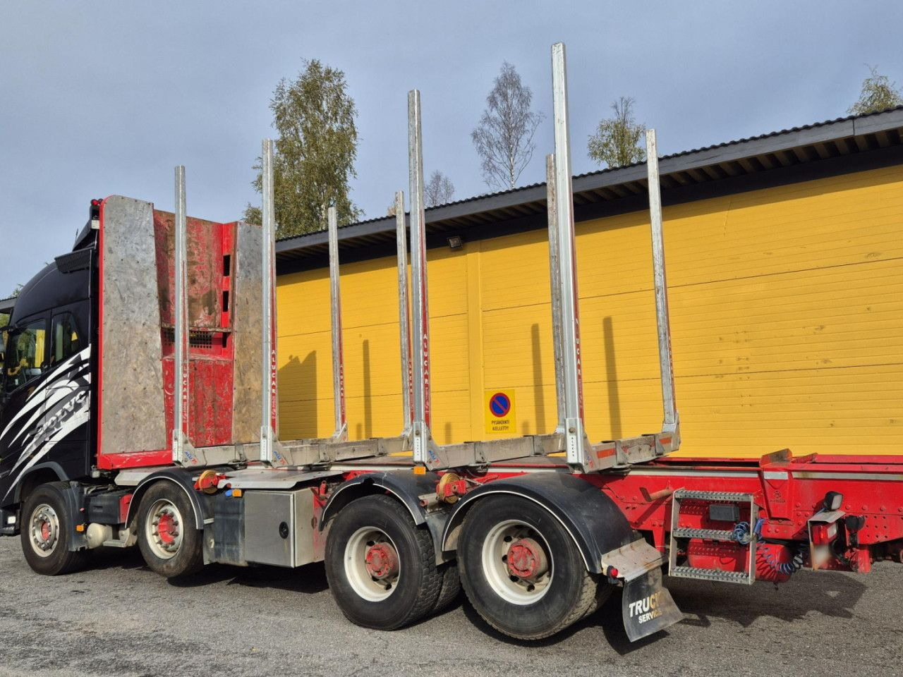 VOLVO FH 750 8x4 / 2 lifted axles / timber truck - Tømmerbil: bilde 2 VOLVO FH 750 8x4 / 2 lifted axles / timber truck - Tømmerbil: bilde 2