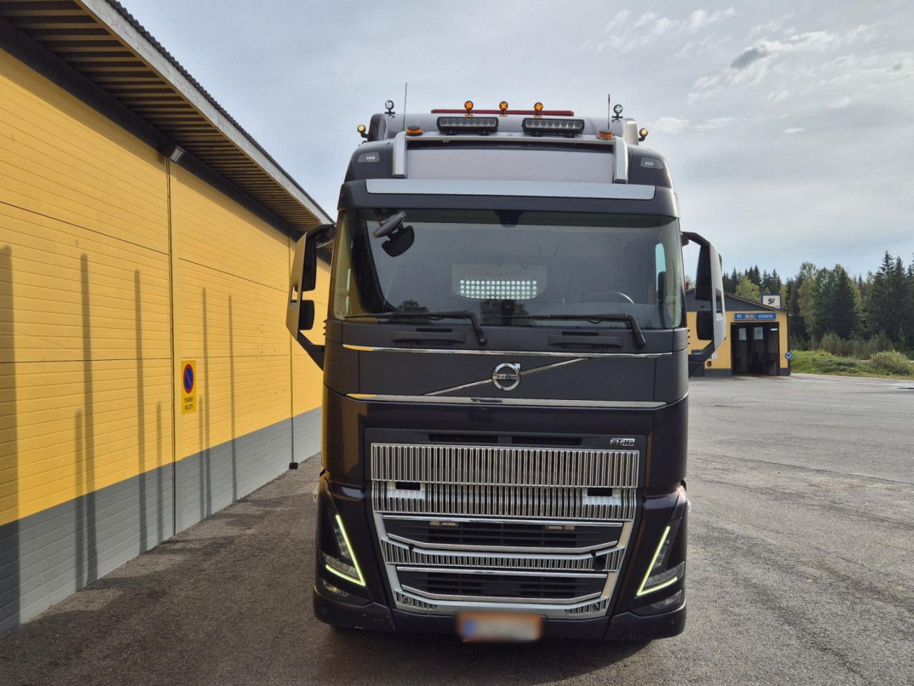 VOLVO FH 750 8x4 / 2 lifted axles / timber truck - Tømmerbil: bilde 5 VOLVO FH 750 8x4 / 2 lifted axles / timber truck - Tømmerbil: bilde 5