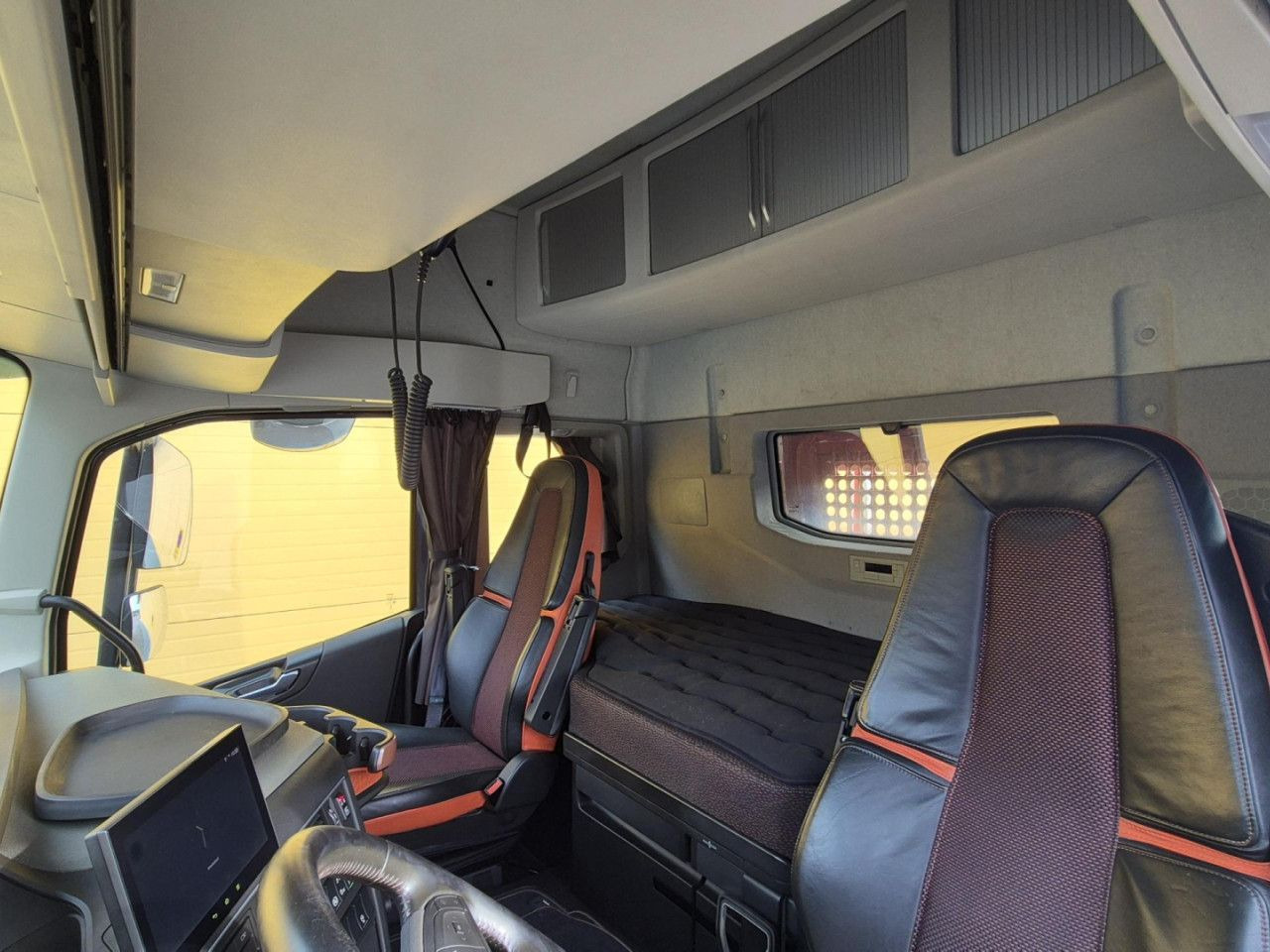 Tømmerbil for transport av skog VOLVO FH 750 8x4 / 2 lifted axles / timber truck: bilde 12