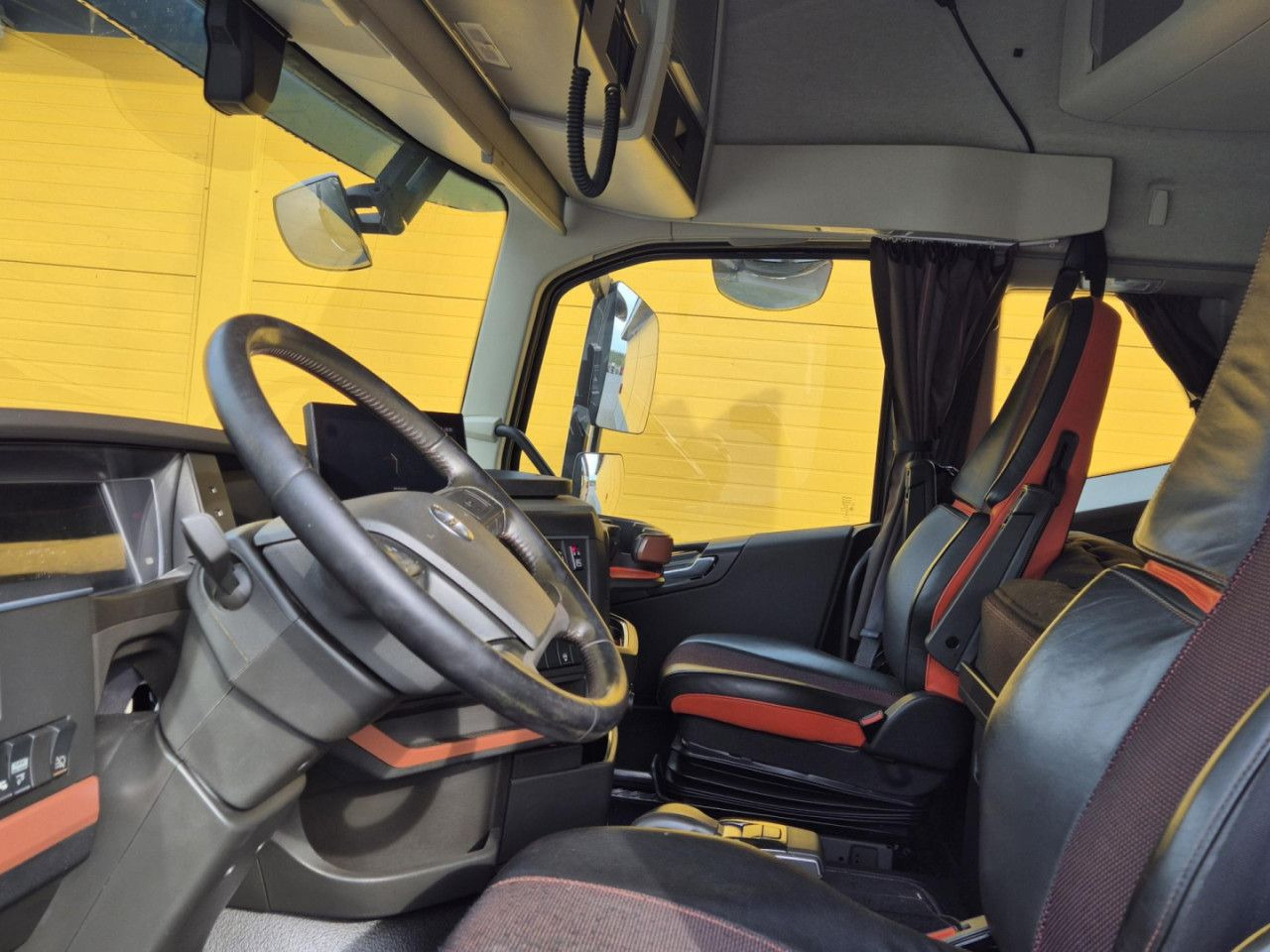 Tømmerbil for transport av skog VOLVO FH 750 8x4 / 2 lifted axles / timber truck: bilde 11