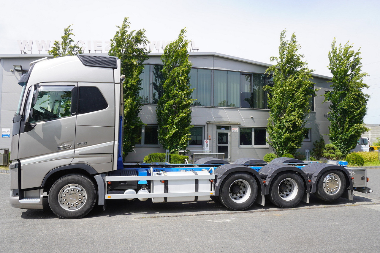 VOLVO FH16 750 8x4x4 / 750 HP! / Frame 685 cm / Steered 4th axle - Chassis lastebil: bilde 3 VOLVO FH16 750 8x4x4 / 750 HP! / Frame 685 cm / Steered 4th axle - Chassis lastebil: bilde 3