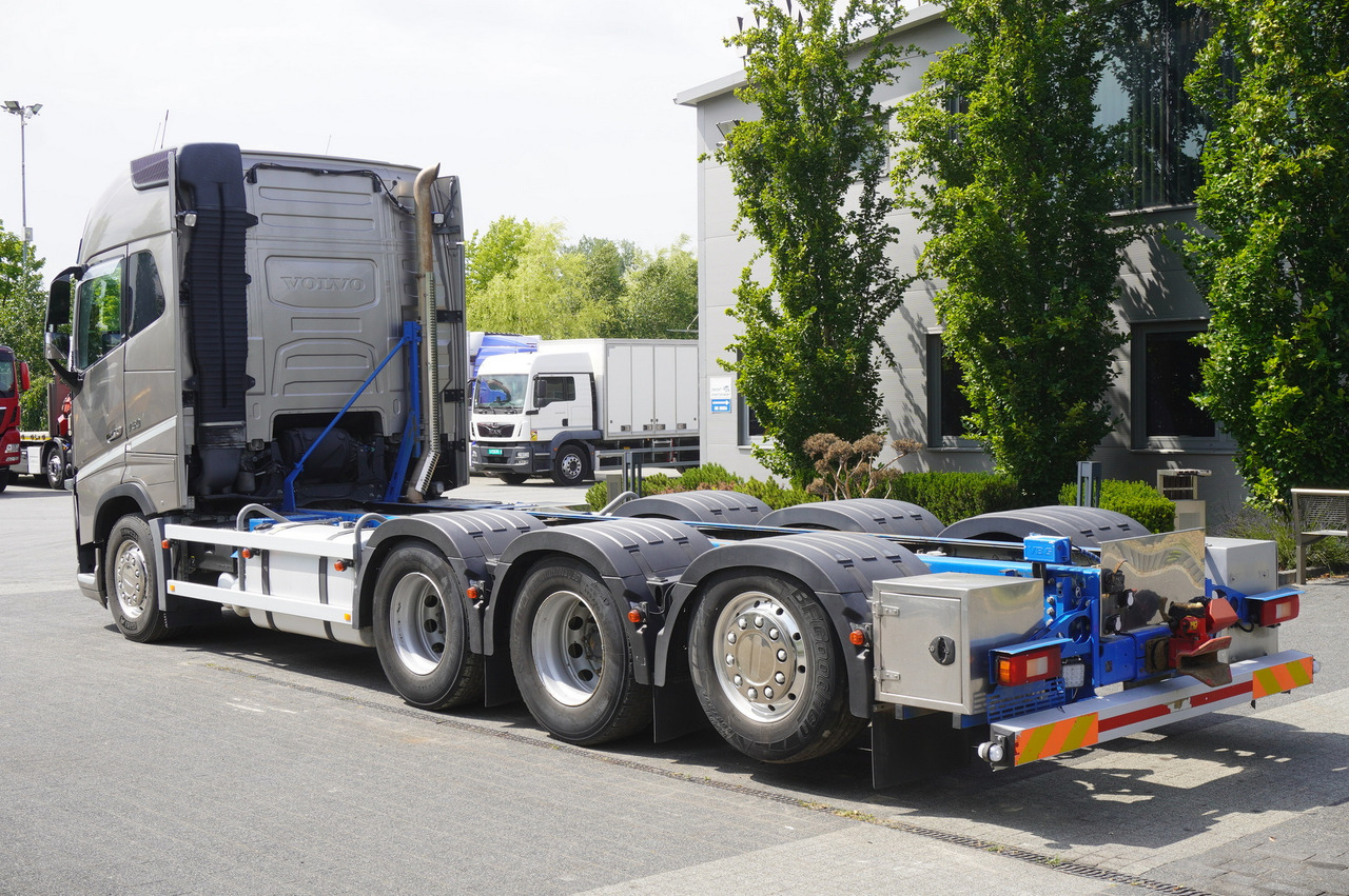 VOLVO FH16 750 8x4x4 / 750 HP! / Frame 685 cm / Steered 4th axle - Chassis lastebil: bilde 4 VOLVO FH16 750 8x4x4 / 750 HP! / Frame 685 cm / Steered 4th axle - Chassis lastebil: bilde 4