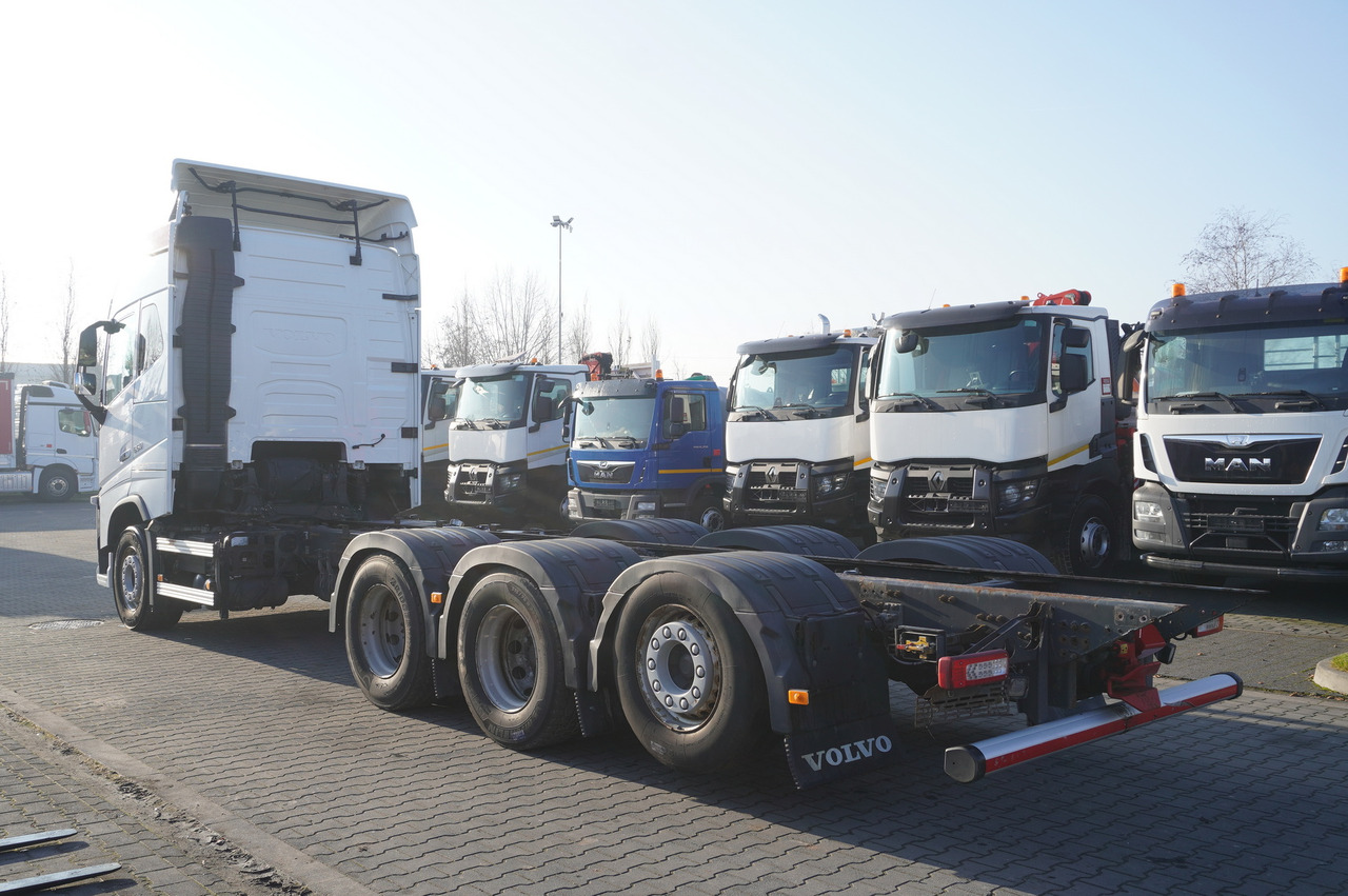 VOLVO Volvo FH 650 8x4/4 / Truck chassis / steered 4th axle - Chassis lastebil: bilde 3 VOLVO Volvo FH 650 8x4/4 / Truck chassis / steered 4th axle - Chassis lastebil: bilde 3