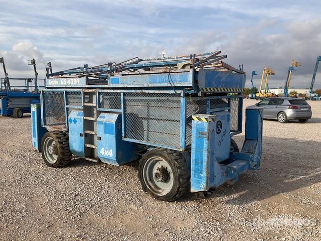 2001 Genie GS4390RT 4x4 Diesel Scissor Lift - Sakselift: bilde 2 2001 Genie GS4390RT 4x4 Diesel Scissor Lift - Sakselift: bilde 2