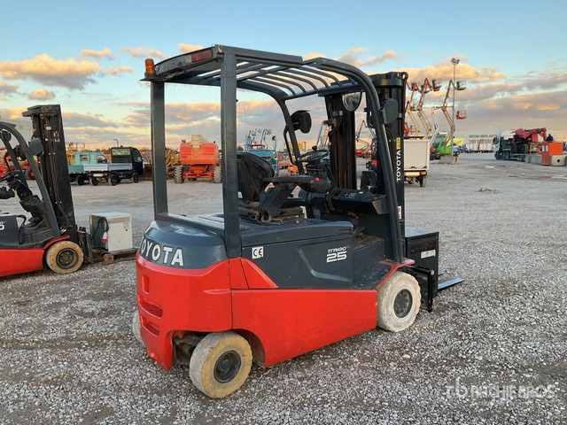 2013 Toyota 8FBMT25 Electric Forklift - El-truck: bilde 4 2013 Toyota 8FBMT25 Electric Forklift - El-truck: bilde 4