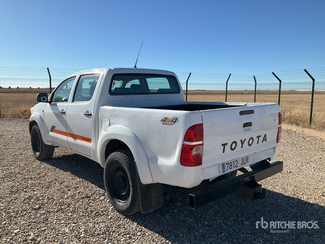 2015 Toyota Hilux 4x4 Crew Cab Pickup - Pickup: bilde 4 2015 Toyota Hilux 4x4 Crew Cab Pickup - Pickup: bilde 4