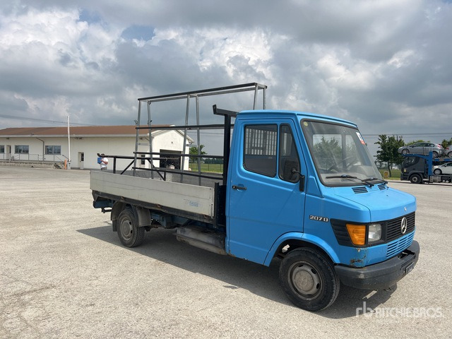 1980 Mercedes-Benz 207D Flatbed Truck - Planbil: bilde 3 1980 Mercedes-Benz 207D Flatbed Truck - Planbil: bilde 3