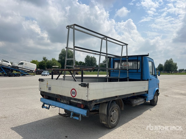 1980 Mercedes-Benz 207D Flatbed Truck - Planbil: bilde 2 1980 Mercedes-Benz 207D Flatbed Truck - Planbil: bilde 2