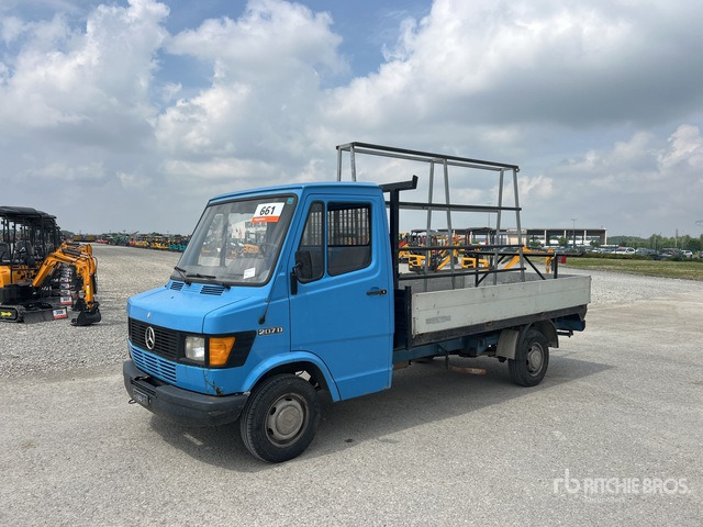 1980 Mercedes-Benz 207D Flatbed Truck - Planbil: bilde 1 1980 Mercedes-Benz 207D Flatbed Truck - Planbil: bilde 1