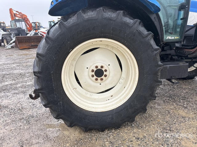2008 New Holland TS135A Plus 4WD Tractor - Traktor: bilde 4 2008 New Holland TS135A Plus 4WD Tractor - Traktor: bilde 4