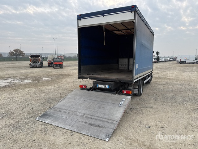 2010 Renault Midlum 215.75 4x2 Curtain Side Truck - Kapellbil: bilde 4 2010 Renault Midlum 215.75 4x2 Curtain Side Truck - Kapellbil: bilde 4