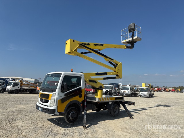 2011 Renault Maxity 110Dxi 2011 Socage DA320 20 m on Bucket Truck - Billift: bilde 1 2011 Renault Maxity 110Dxi 2011 Socage DA320 20 m on Bucket Truck - Billift: bilde 1