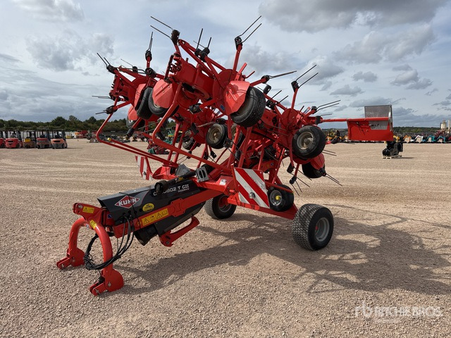 2015 Kuhn GF10802TGII 10.8 m Semi-Mount 10 Rotor Faneuse Hay Tedder - Høyvender: bilde 2 2015 Kuhn GF10802TGII 10.8 m Semi-Mount 10 Rotor Faneuse Hay Tedder - Høyvender: bilde 2