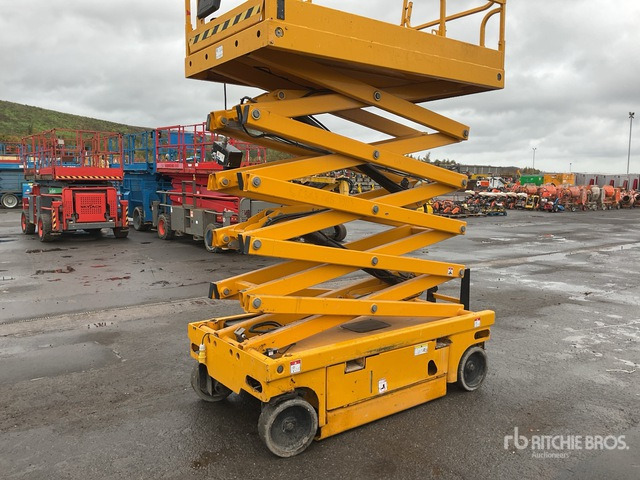 Sakselift 2015 Haulotte Compact 12 Electric Scissor Lift: bilde 6